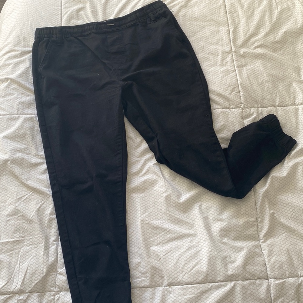 Fitted black jogger